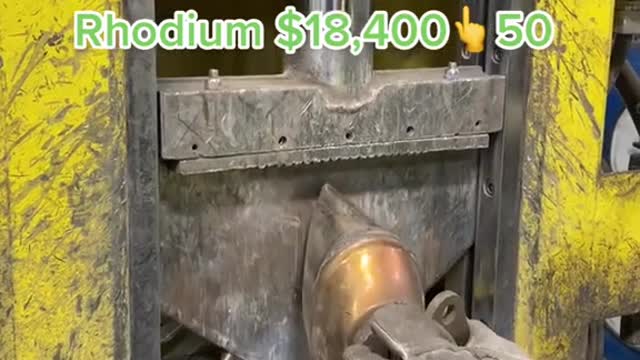 Cut the powder inside is more valuable to repair the car three catalytic recovery