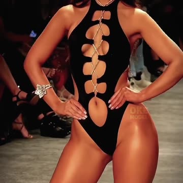 Beautiful model walk #modelwalk #fashionshow #fyp #okemodel