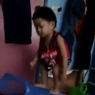 There is a crisp sound of coins from the slot.