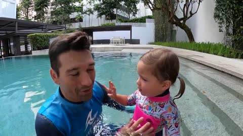 Little Kira learn to Swim like a Fish at 3 years old! 🐟☀️-2