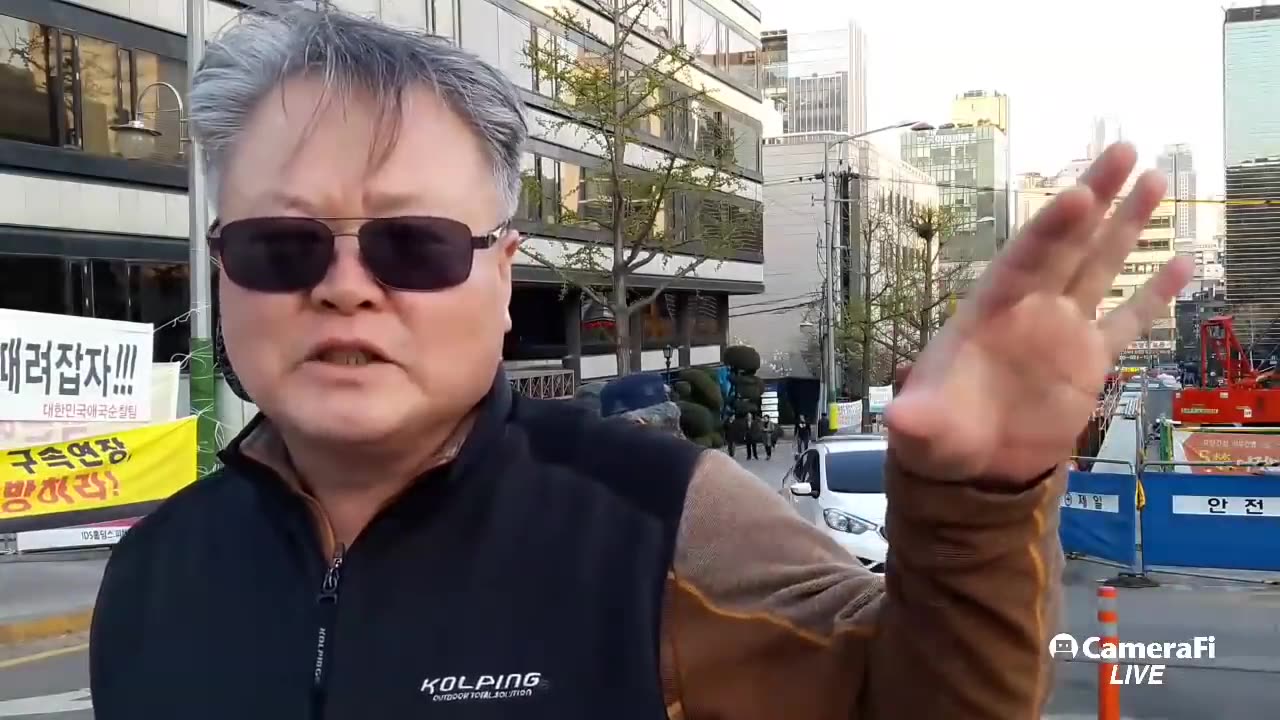 20190418_V3_S01(qbSMWJVyNe4)김경수는 풀려나오는데, 그냥 쳐다보기만