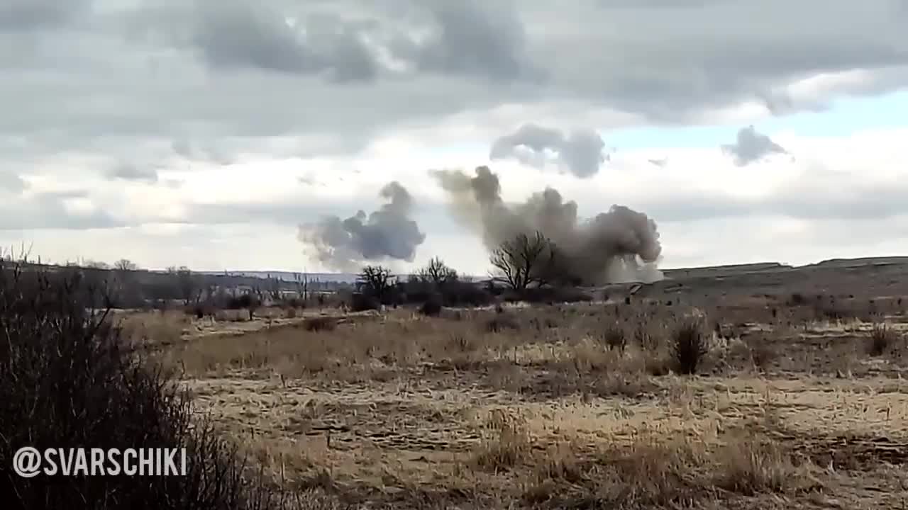 Ukraine War - Russia firing thermobaric rockets at Ukrop positions in Avdiivk