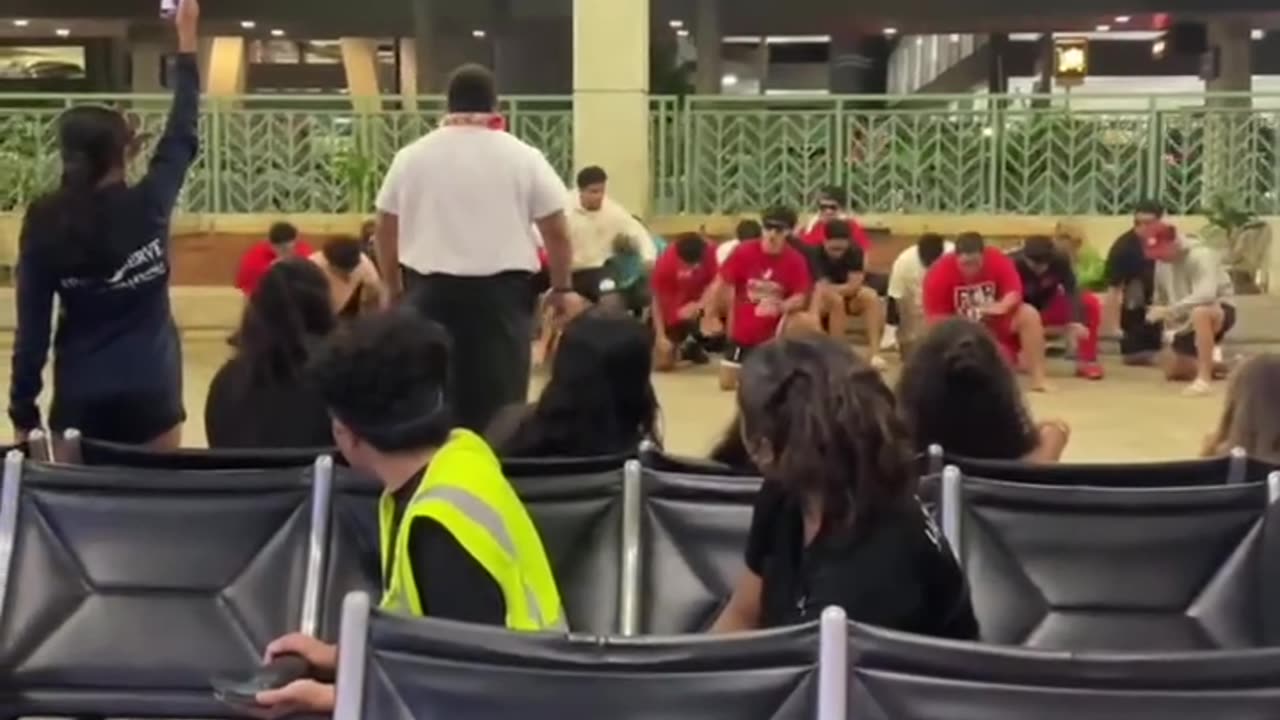 Kahuku Men Send Off Their Friend With Traditional Haka