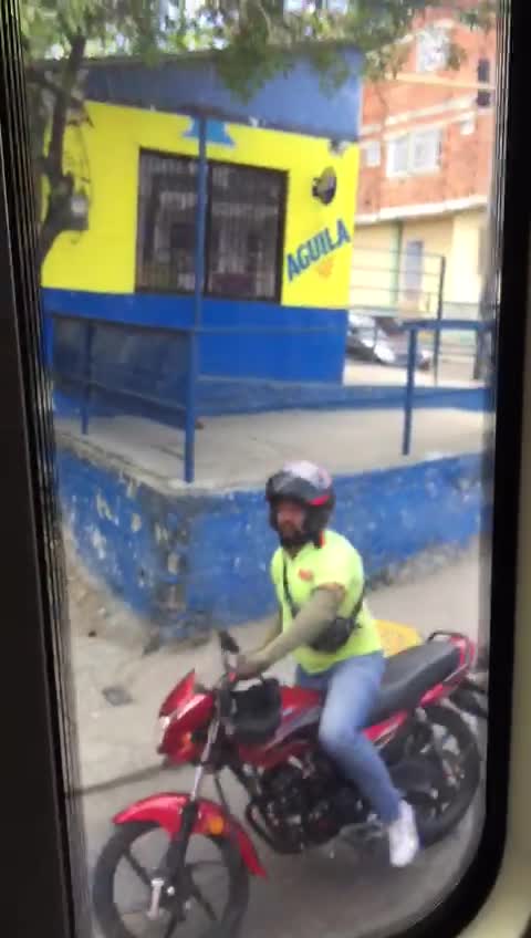 Ataque vandálico a bus de Transcaribe deja un conductor herido