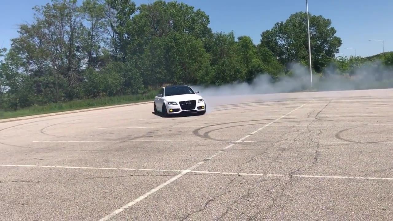 Amazing and powerful Audi Quattro Power drift. MUST WATCH!