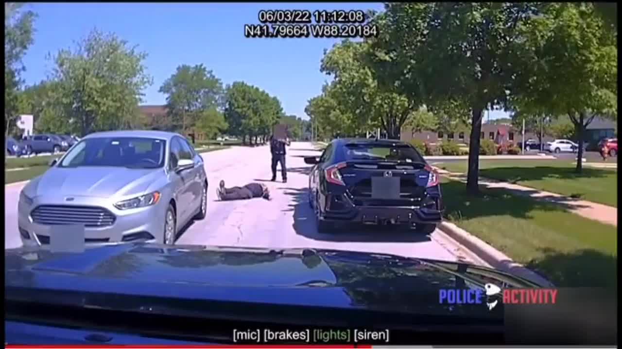 Car randomly pulls up next to a cop, driver jumps out with an axe goes Viral