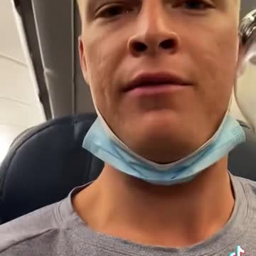 USA - Man on a plane drinking water gets told by flight attendant, must put the mask on after taking sips of water