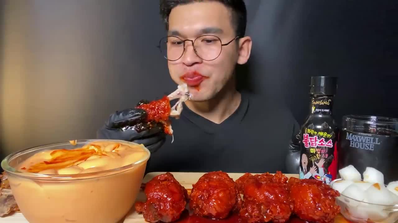 WORD SPICY FIRE SAUCE FRIED CHICKEN MUKBANG COOKING EATING SHOW