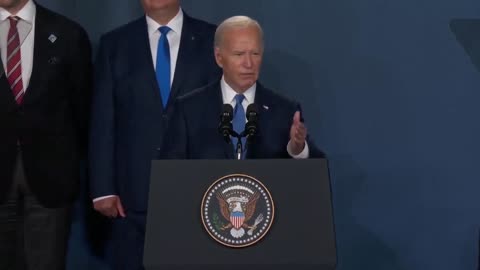 🗣️ BIDEN: "I wanna commend Uvvkraniannamredforshes" 🤔