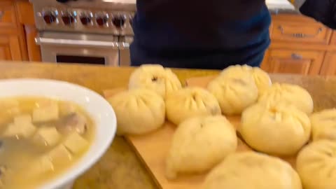 20220119文贵先生GETTR¹：吃饭饭喽……吃包包喽……