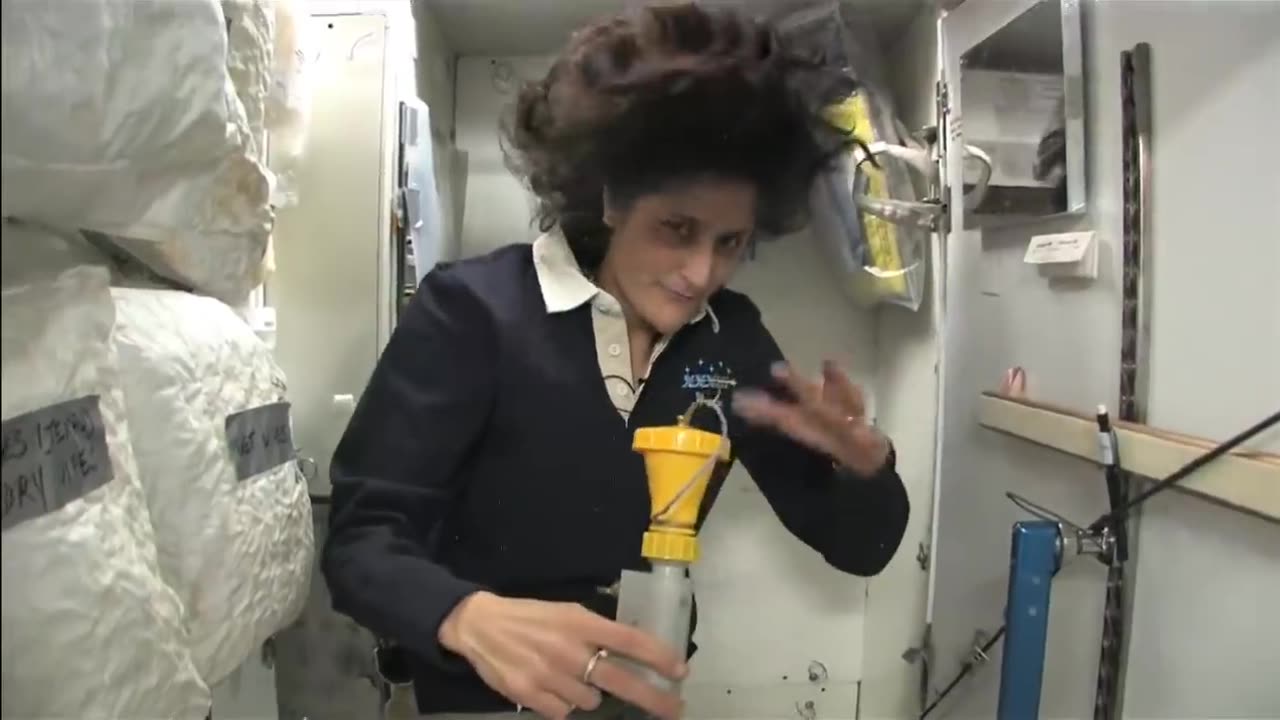 HOW THEY USE KITCHEN , WASHROOM IN SPACE