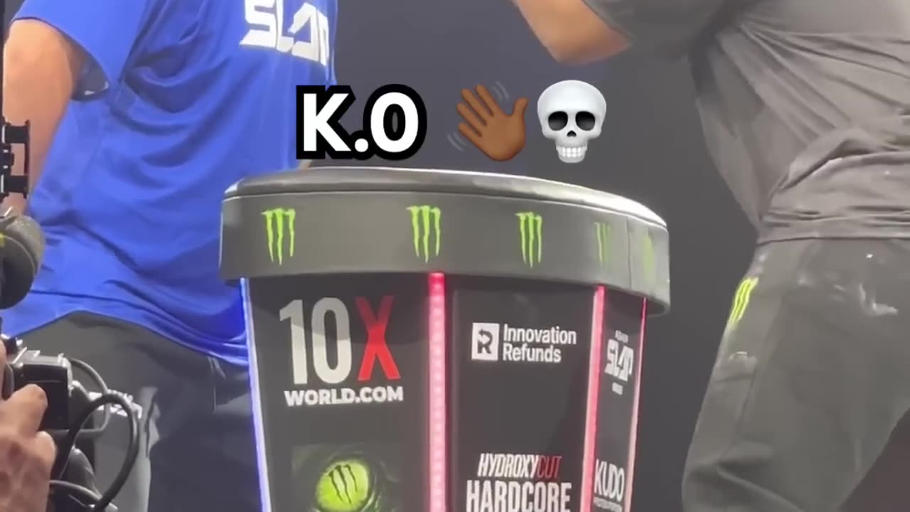 Rate this slap👋
