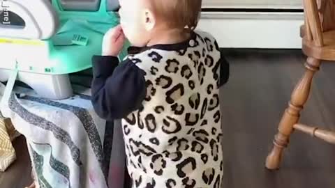 Funny - Mom's dancing baby