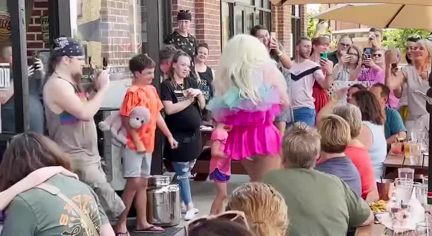 Meanwhile in Roanoke, TEXAS, a pedo drag queen ‘kid friendly’ show went ahead