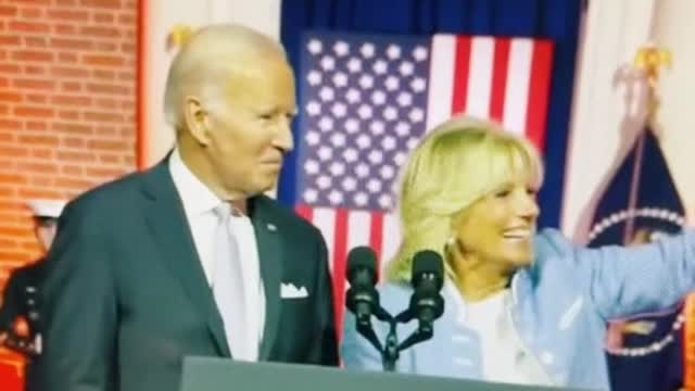 Biden and Marines dont show up on phones at speech