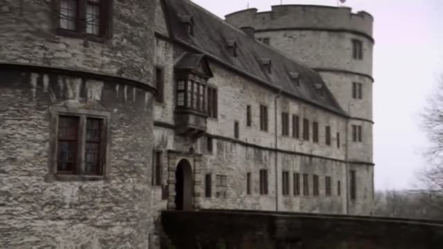 L'ossessione di Hitler per l'occulto e il Tempio nazista del destino DOCUMENTARIO The Nazi Temple Of Doom ha rivelato oscuri segreti su un gruppo che era già noto per il loro interesse per la mitologia antica e l'occulto:I NAZISTI