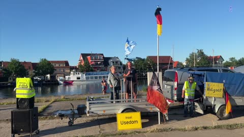 Wolgast: Zwei Demo - Teilnehmer nutzen das offene Mikrofon 28-06-2022