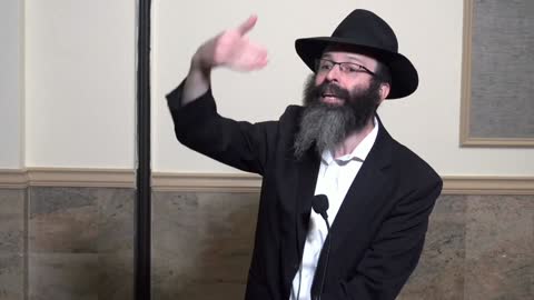 Rabbi Daniel Green speaks at the "Save the Kids" event November 7