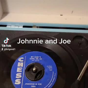 Old 45s vinyl records collections. 17