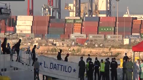 Brod sa spašenim migrantima stigao u španjolsku luku Valenciju