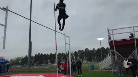 EPIC Pole vault fail! You gotta get go of the pole bro!