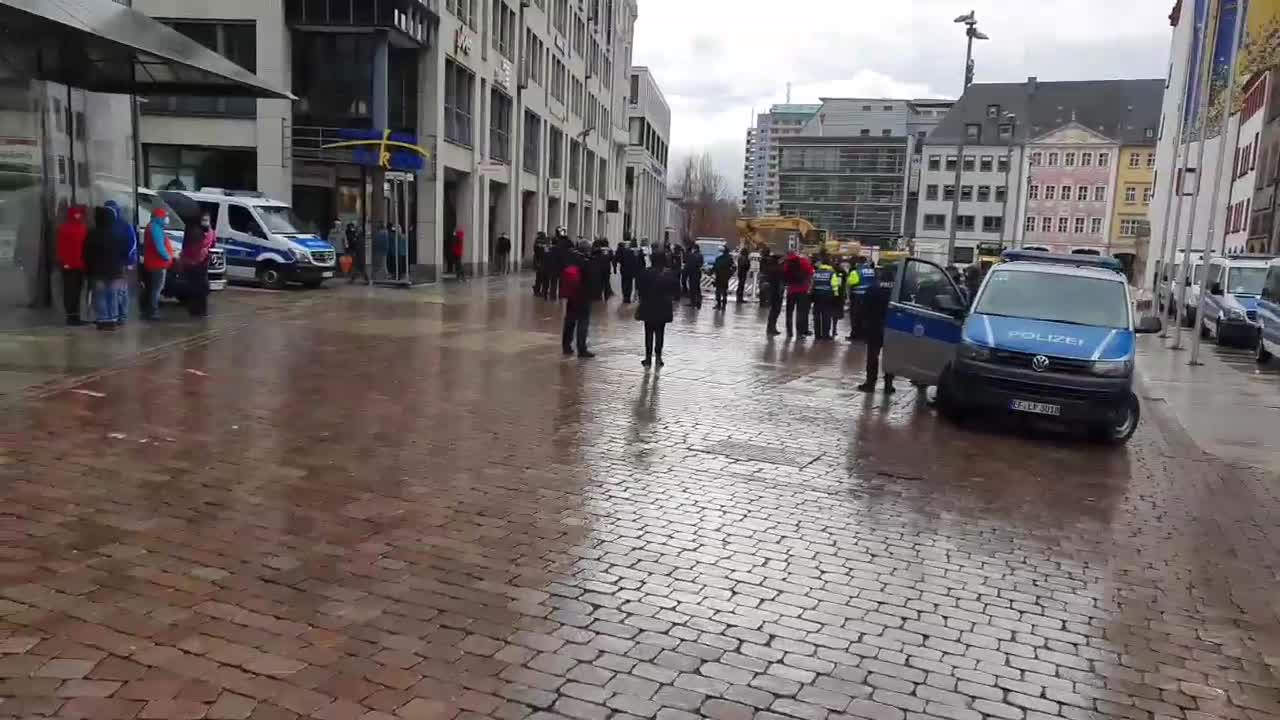 27.03.21 Spaziergang Chemnitz - Friedensstifter diskutieren mit der Polizei