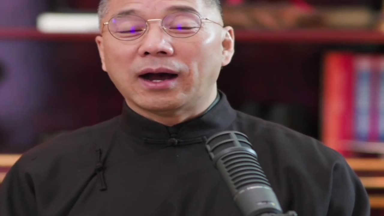 20220911文贵先生直播： #自古美女爱英雄、爱赢者，没有女人不向上！如果女人选择贫穷，是因为对方的容貌、勇敢和智慧，足够代替了富有和阶级！