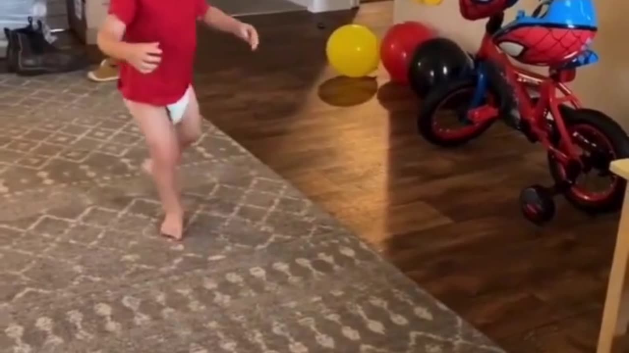 2-Year-Old’s Adorable Reaction to His Spider-Man Bike Birthday Surprise! 🎂🚲