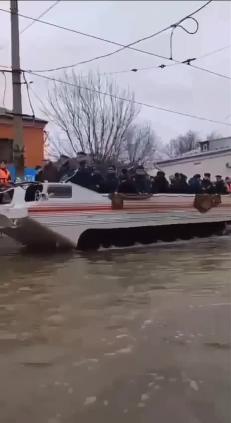 Flood in Orsk as an illustration of the structure of Russia. The city was flooded