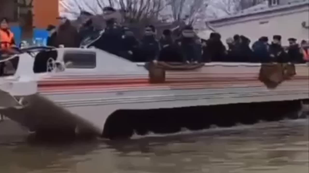 Flood in Orsk as an illustration of the structure of Russia. The city was flooded