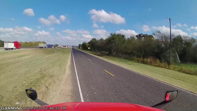 Truck Driver Finds a Way Out of a Traffic Problem