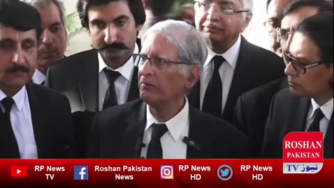 Senior Lawyer Aitzaz Ahsan Aggressive Media Talk