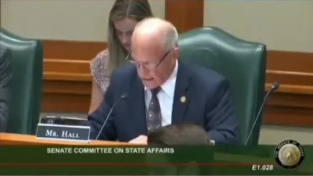 Senator Bob Hall, Texas: "Rund 30 Menschen am Tag starben an Impfstoffen." (24. Mai 2021)