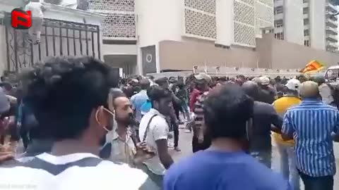 Sri Lankans break into their Central Bank