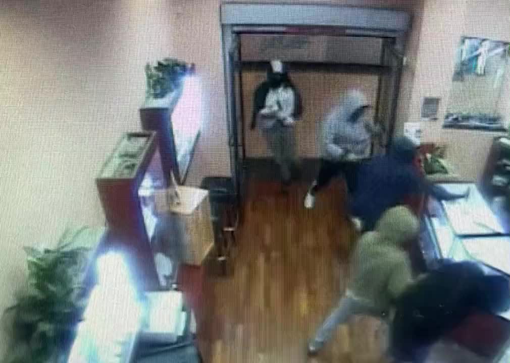 Smash-and-grab caught on surveillance cameras at Eastridge Mall in San Jose