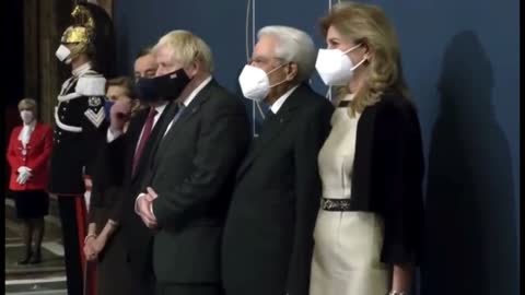 G20 leaders tae off masks after camerman leaves