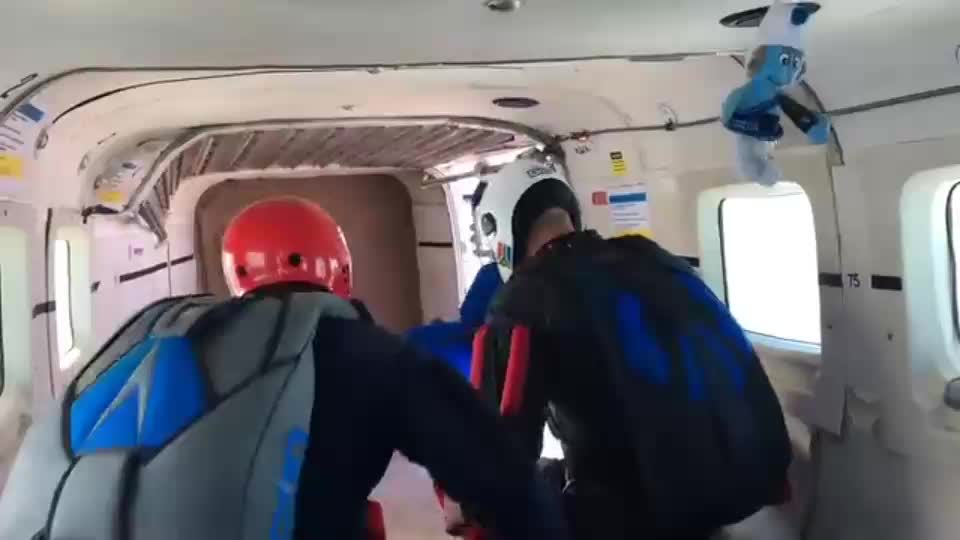 Skydivers Land Safely After Plane Crash EXTENDED CUT