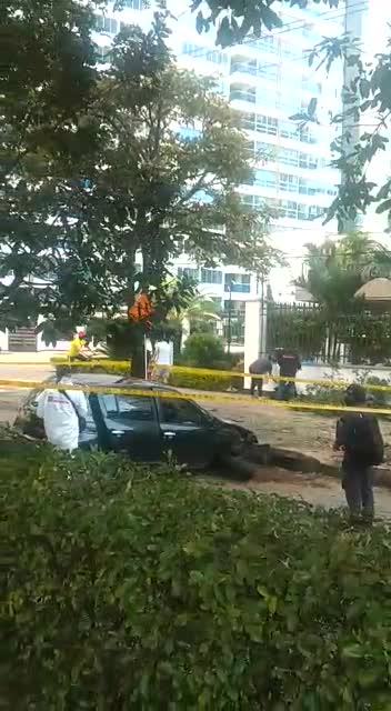 Carro se accidentó en Bucaramanga luego que el conductor recibiera un balazo en una pierna