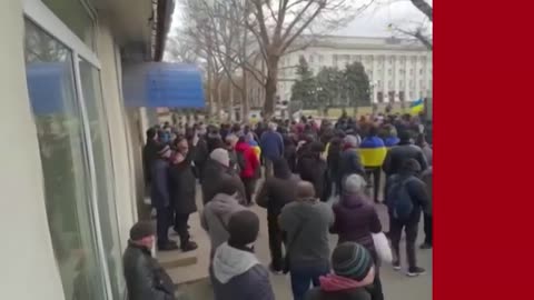 Gunfire reportedly heard as Ukrainians rally in Kherson against Russia's occupat