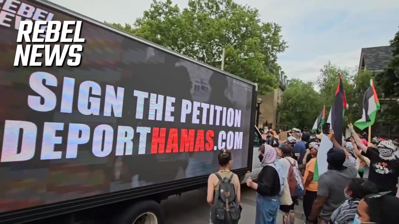 RAW: Rebel Billboard truck faces off the pro-Hamas mob at UofT