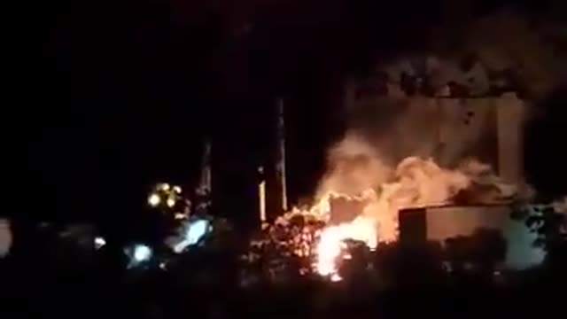 Numerous people trapped inside burning Ergon oil refinery plant