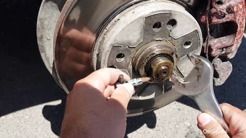 How to tighten the wheel hub nut