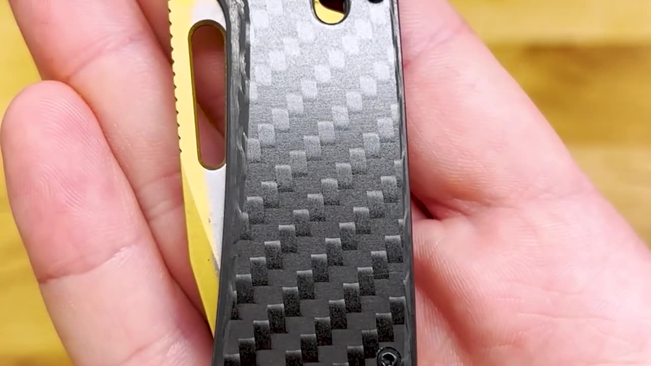 SOG Ultra XR Money Clip Overview - Carbon Fiber Scales, Titanium Nitride Coated S35VN Blade