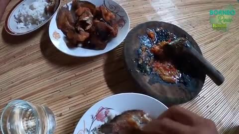 KETIKA RAWA SEMAKIN SURUT.. INILAH YANG TERJADI !!! PESTA IKAN BESAR DI RAWA INI..