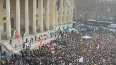 Verona Italy yesterday. The people rising up against mandates and government enforced c0vid tyranny.