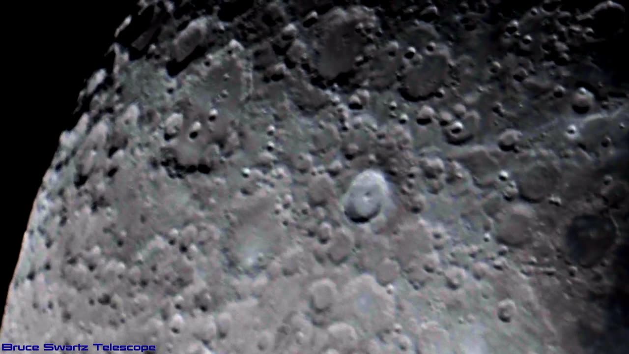 de L'eau & de la Glace sur la lune possiblement en direct avec un télescope de grande puissance