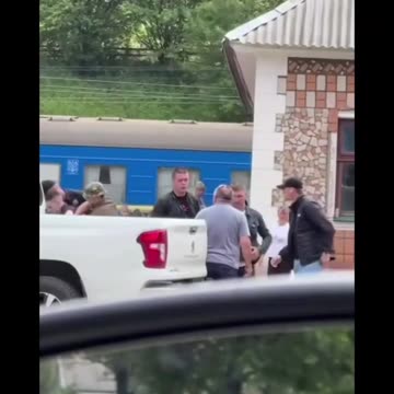 The Ukrainian Zelensky regime abducts a man, an older man tries to stop it