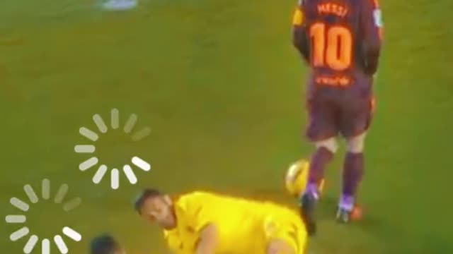 Dribbling lionel messi