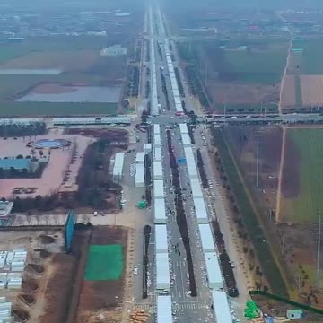 🇨🇳 CHINA - Henan province COVID quarantine camps, filling a highway. Thousands of camps have sprung up all over China, as almost 165 million people are under lockdown or restrictions.