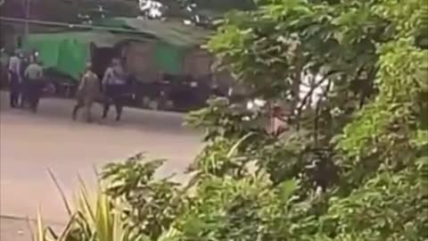 20210221 中國撐腰，緬甸軍人開槍殺民！